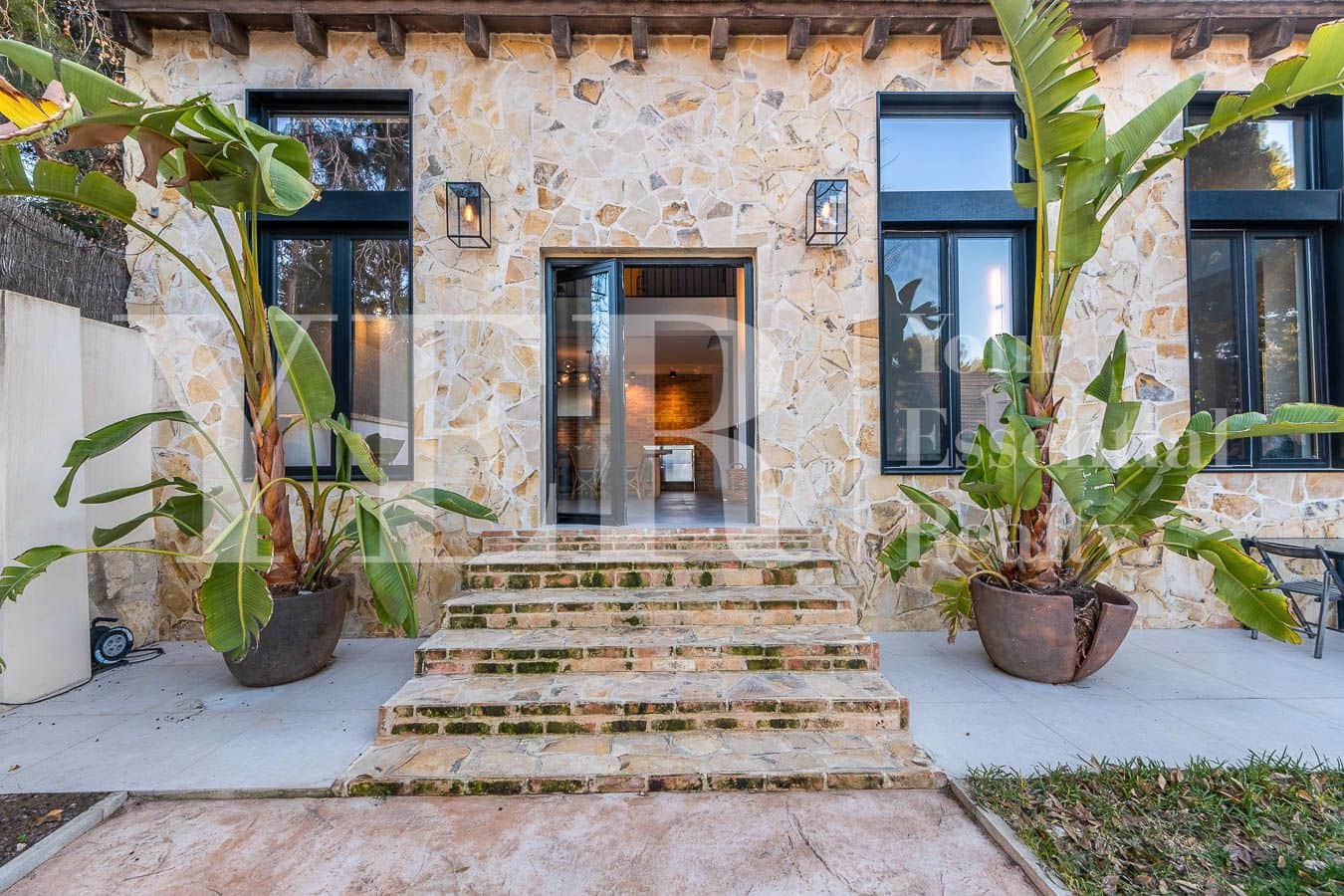 2 bedroom Villa for sale in Alicante / Alacant city - € 850,000 (Ref: 8960631)