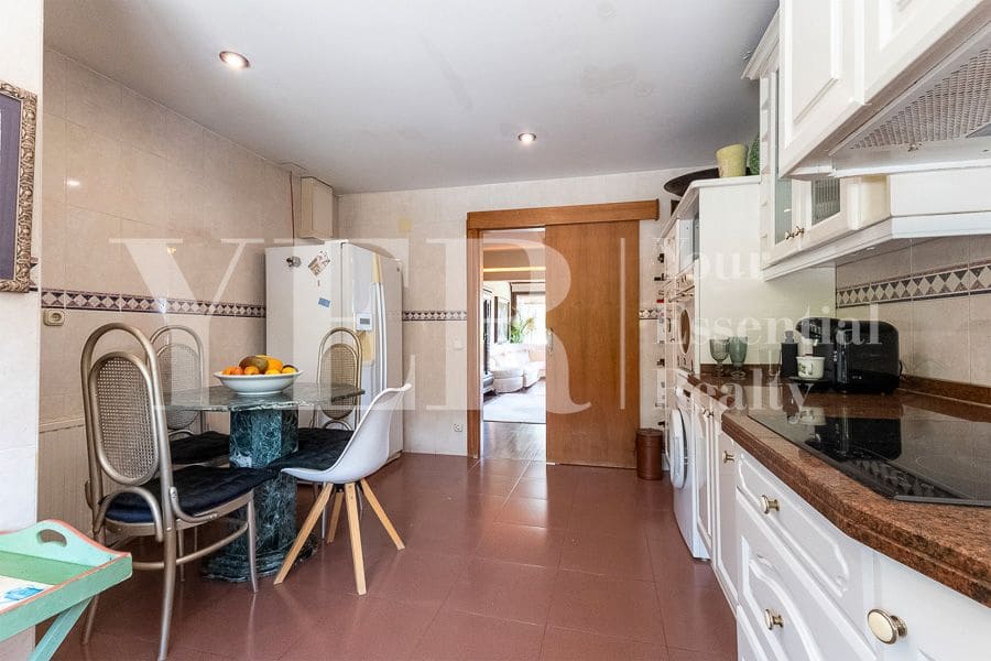 6 soveværelse Villa til salg i Benidorm med swimmingpool garage - € 840.000 (Ref: 9018352)