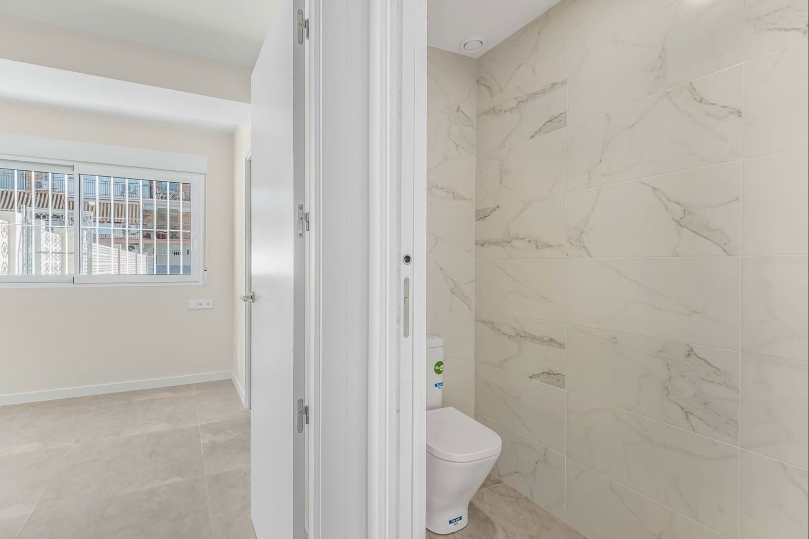 1 soverom Leilighet til salgs i Alicante by med svømmebasseng garasje - € 189 900 (Ref: 9019294)