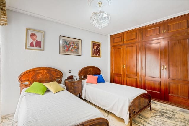 3 slaapkamer Appartement te koop in Ensanche - Diputacion, Alicante stad met garage - € 450.000 (Ref: 9074190)