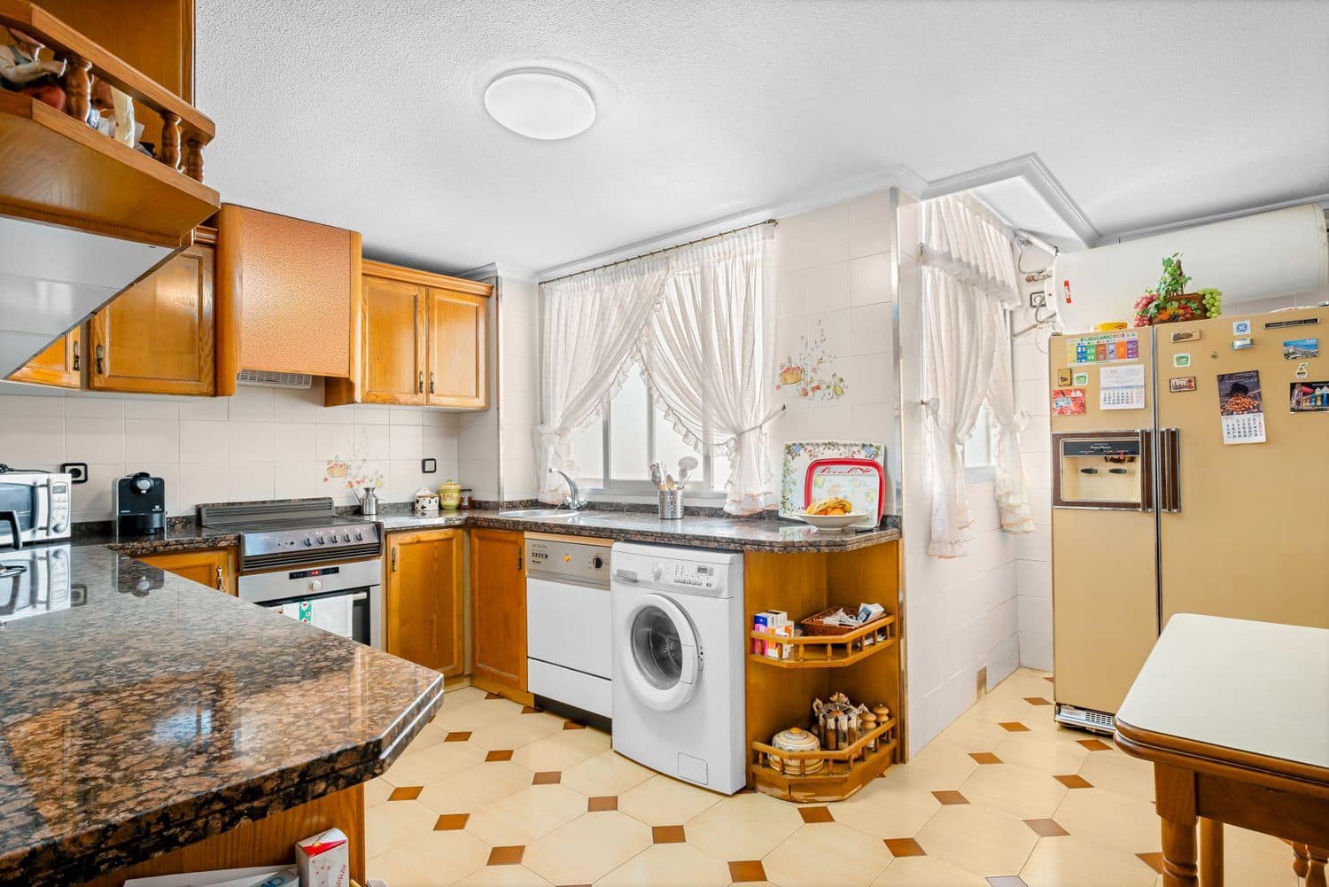 3 Zimmer Apartment zu verkaufen in Alicante / Alacant Stadt mit Garage - 450.000 € (Ref: 9074190)