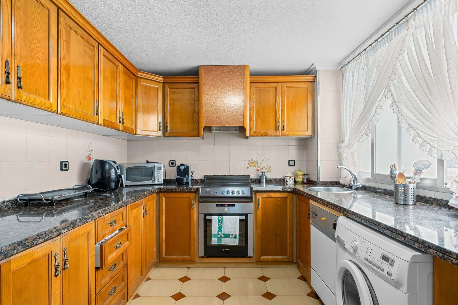 3 Zimmer Apartment zu verkaufen in Alicante / Alacant Stadt mit Garage - 450.000 € (Ref: 9074190)