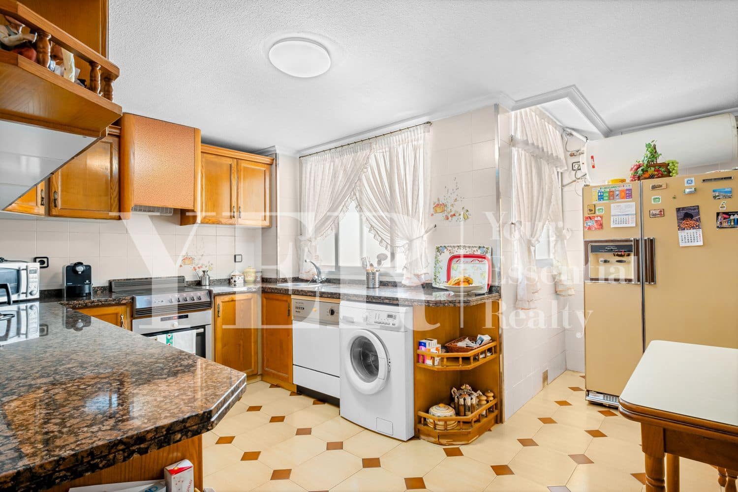 3 Zimmer Apartment zu verkaufen in Alicante / Alacant Stadt mit Garage - 450.000 € (Ref: 9074190)