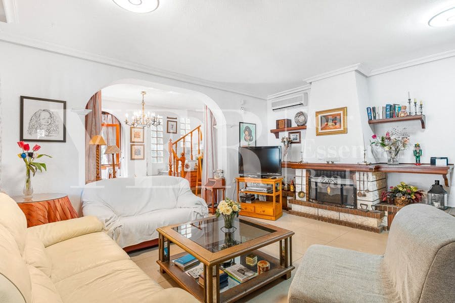 6 soveværelse Villa til salg i El Campello med swimmingpool garage - € 550.000 (Ref: 9161597)