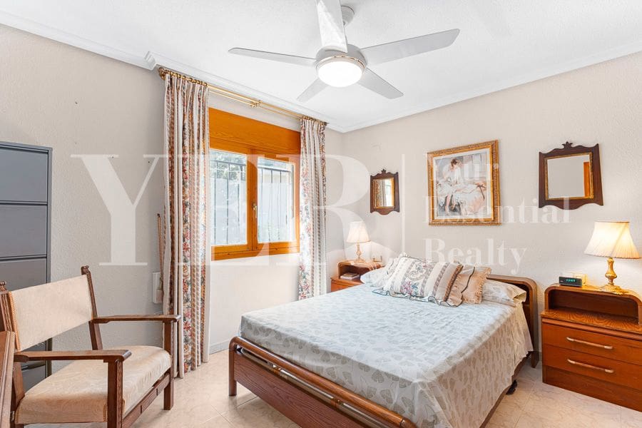 6 soveværelse Villa til salg i El Campello med swimmingpool garage - € 550.000 (Ref: 9161597)