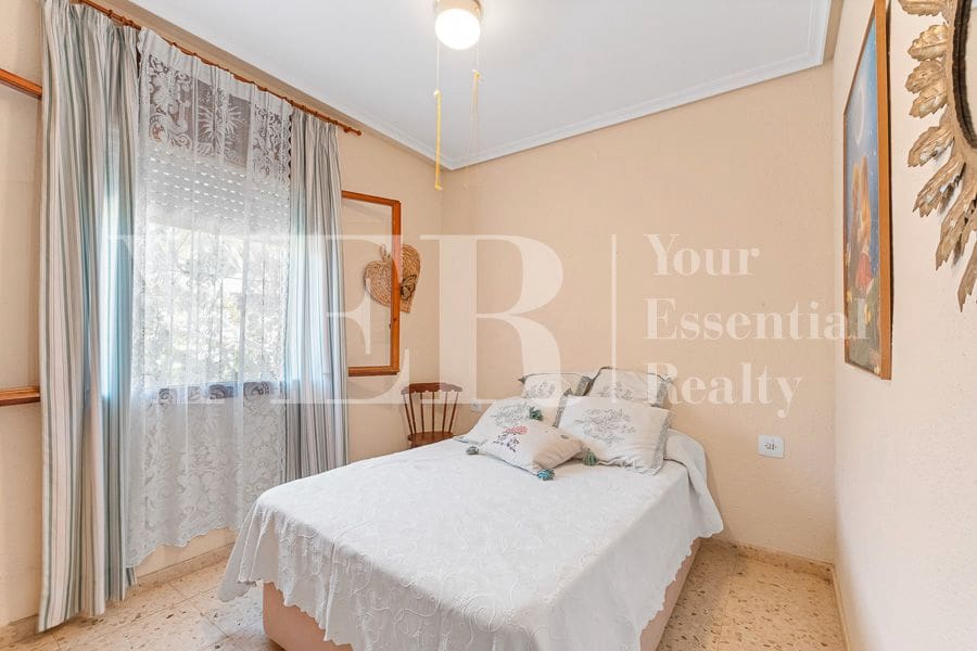 6 soveværelse Villa til salg i El Campello med swimmingpool garage - € 550.000 (Ref: 9161597)