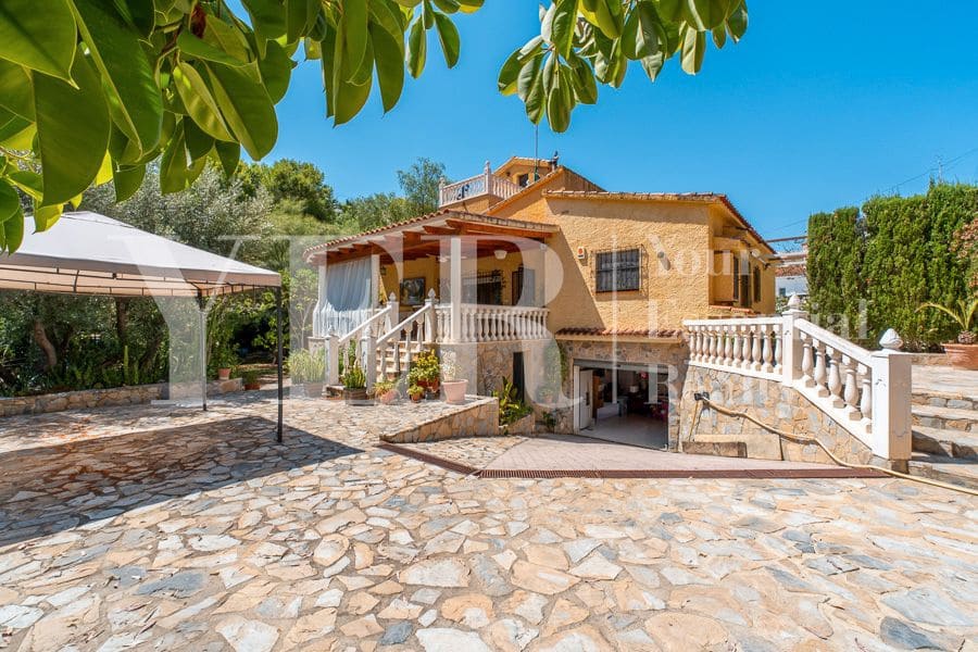 6 soveværelse Villa til salg i El Campello med swimmingpool garage - € 550.000 (Ref: 9161597)