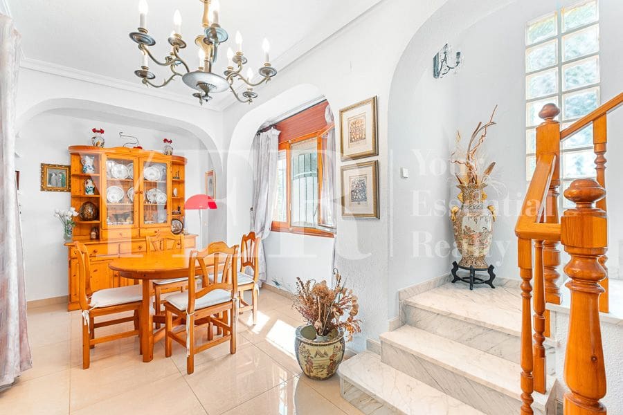 6 soveværelse Villa til salg i El Campello med swimmingpool garage - € 550.000 (Ref: 9161597)