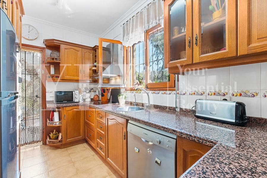 6 soveværelse Villa til salg i El Campello med swimmingpool garage - € 550.000 (Ref: 9161597)