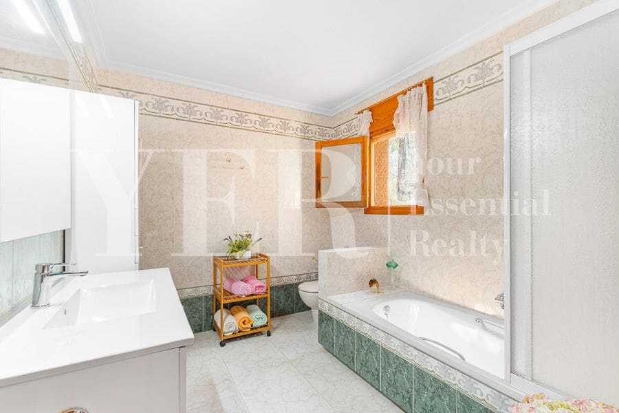 6 soveværelse Villa til salg i El Campello med swimmingpool garage - € 550.000 (Ref: 9161597)