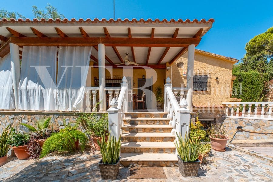 6 soveværelse Villa til salg i El Campello med swimmingpool garage - € 550.000 (Ref: 9161597)