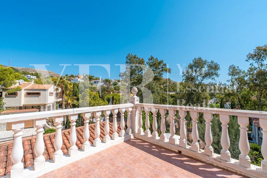 6 soveværelse Villa til salg i El Campello med swimmingpool garage - € 550.000 (Ref: 9161597)