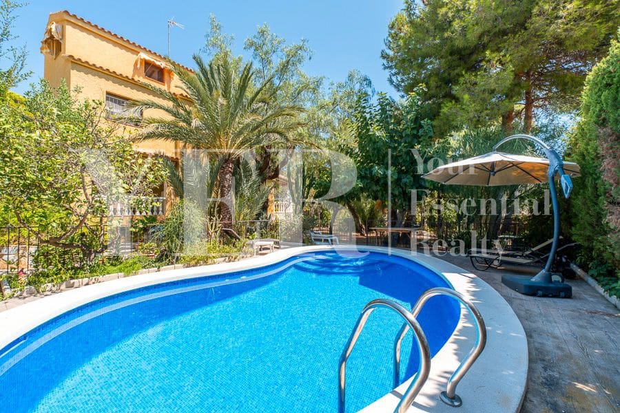 6 soveværelse Villa til salg i El Campello med swimmingpool garage - € 550.000 (Ref: 9161597)
