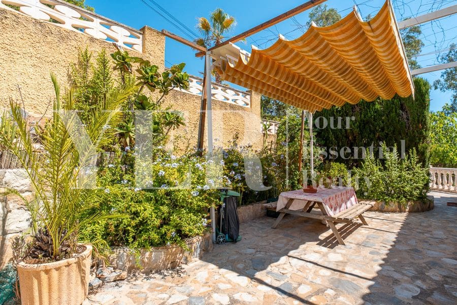 6 soveværelse Villa til salg i El Campello med swimmingpool garage - € 550.000 (Ref: 9161597)