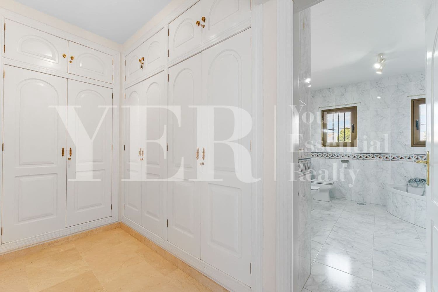 4 bedroom Villa for sale in San Juan de Alicante / Sant Joan d'Alacant with pool garage - € 799,000 (Ref: 9282655)