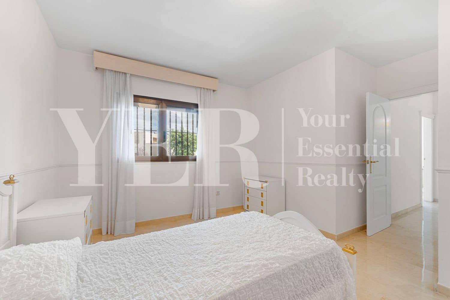 4 bedroom Villa for sale in San Juan de Alicante / Sant Joan d'Alacant with pool garage - € 799,000 (Ref: 9282655)