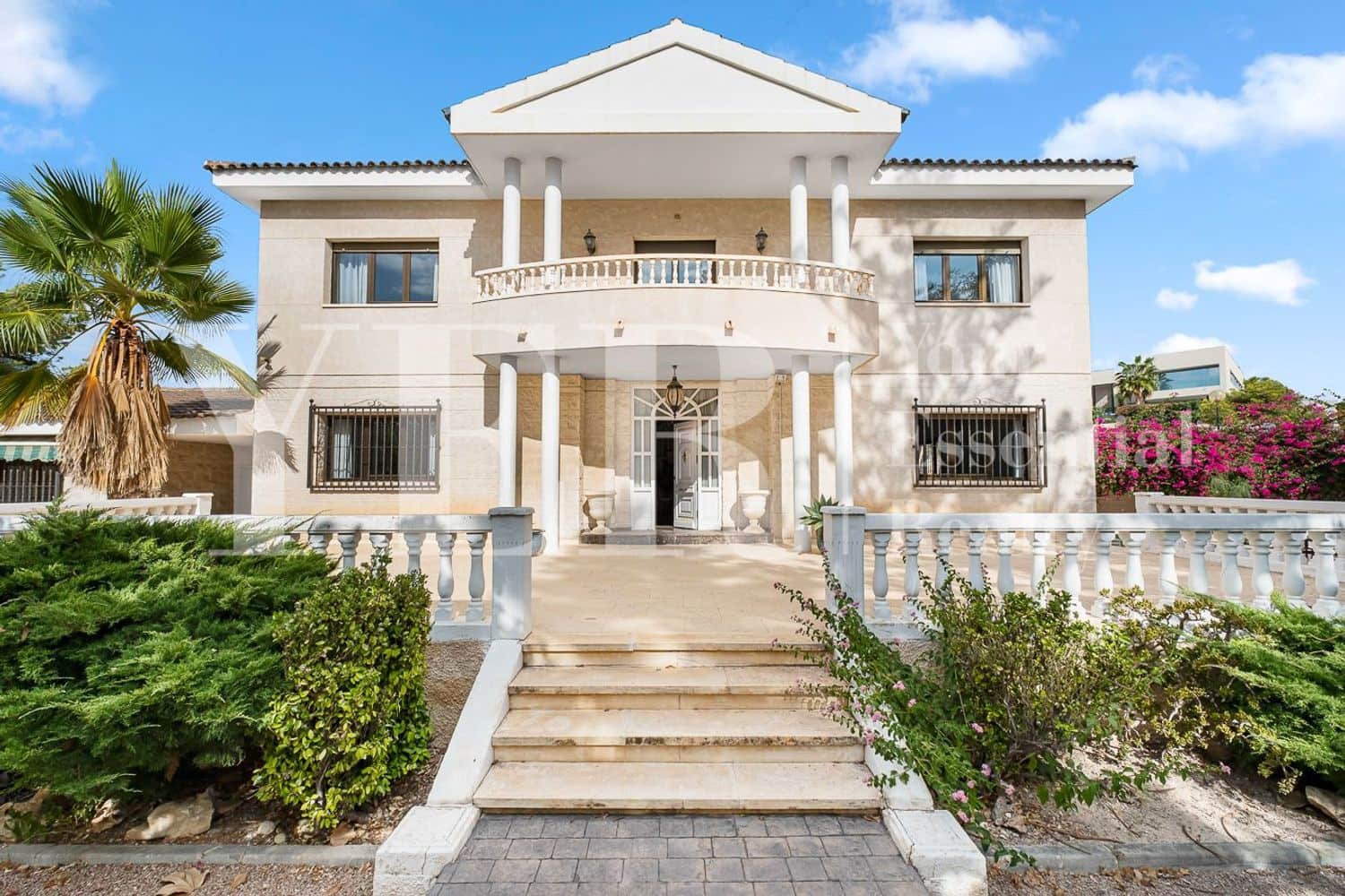 4 bedroom Villa for sale in San Juan de Alicante / Sant Joan d'Alacant with pool garage - € 799,000 (Ref: 9282655)