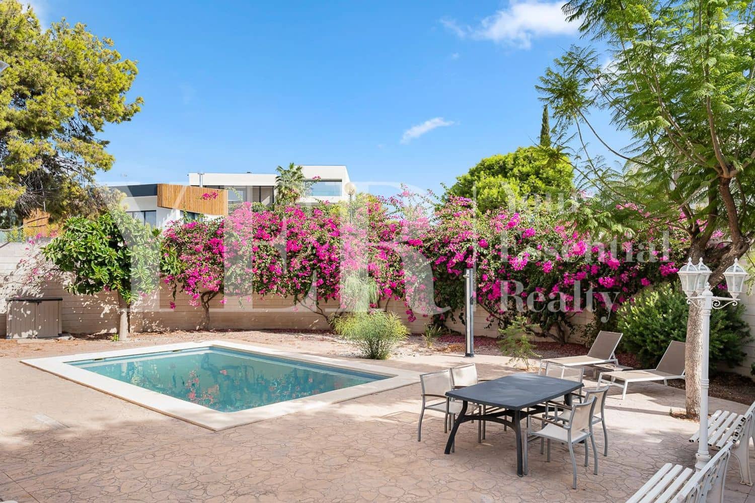 4 bedroom Villa for sale in San Juan de Alicante / Sant Joan d'Alacant with pool garage - € 799,000 (Ref: 9282655)