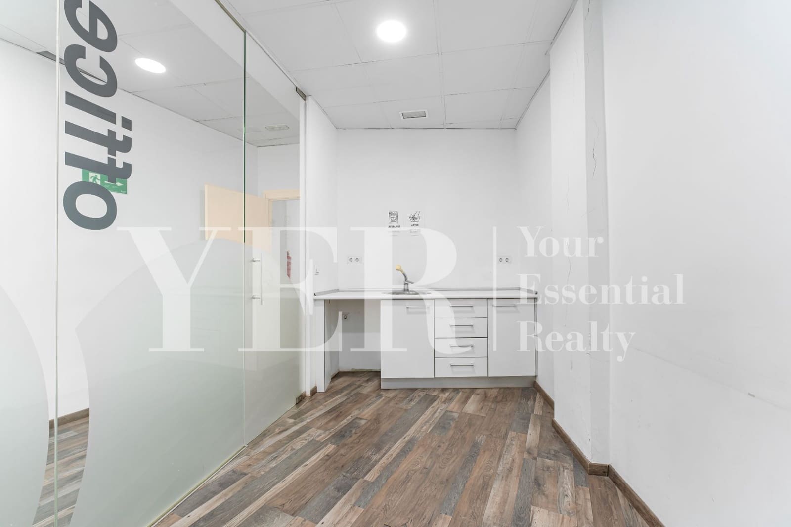 Office for rent in Alicante / Alacant city - € 1,800 (Ref: 9354243)