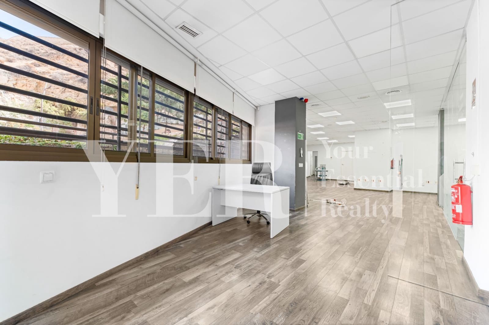 Office for rent in Alicante / Alacant city - € 1,800 (Ref: 9354243)