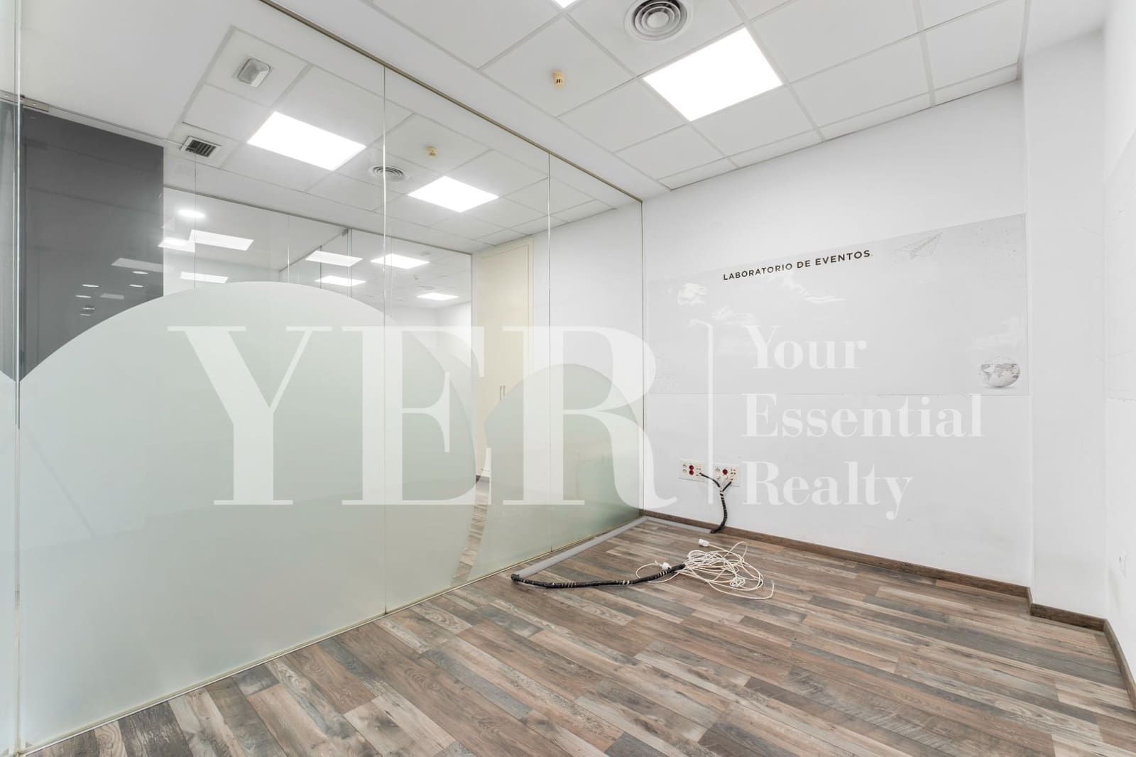 Office for rent in Alicante / Alacant city - € 1,800 (Ref: 9354243)