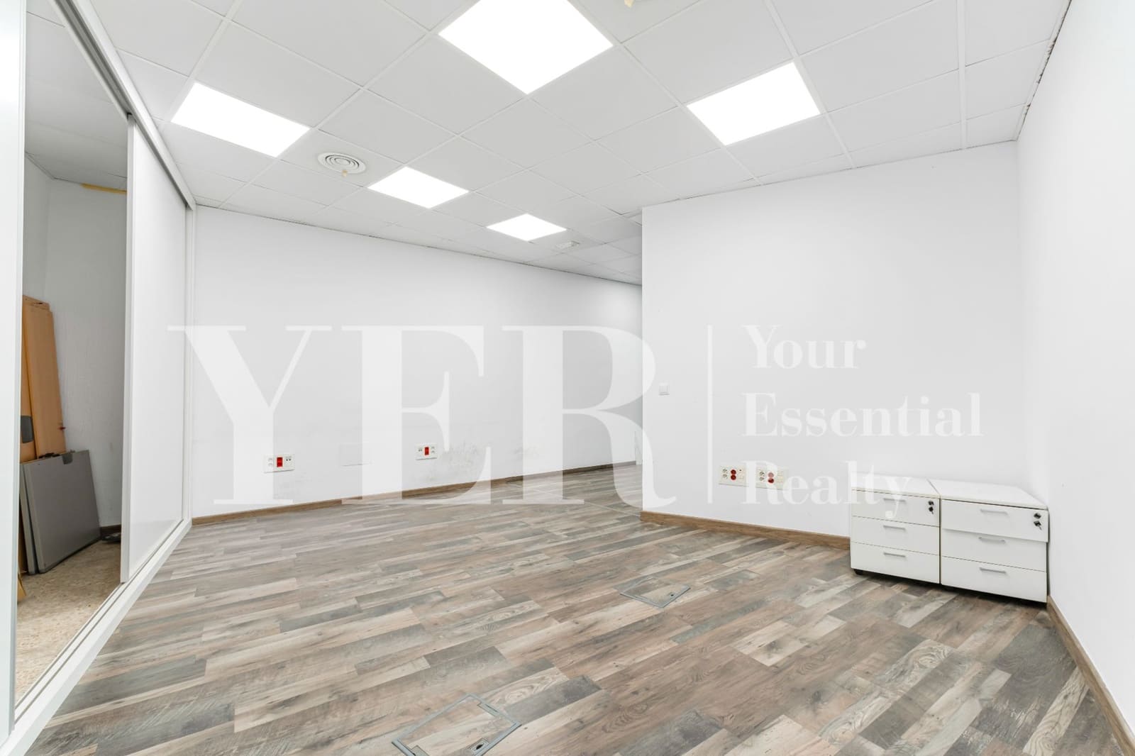 Office for rent in Alicante / Alacant city - € 1,800 (Ref: 9354243)