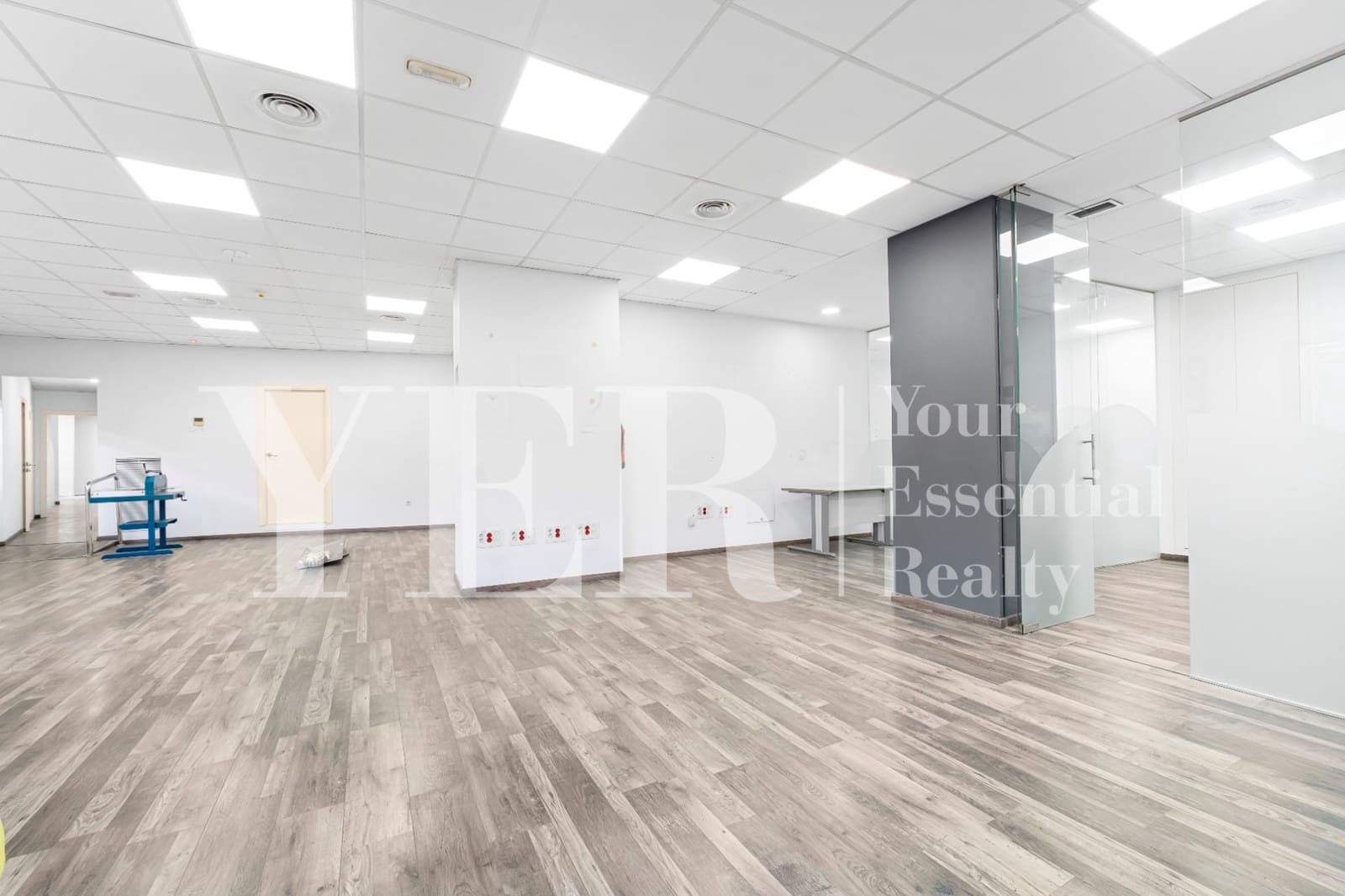 Office for rent in Alicante / Alacant city - € 1,800 (Ref: 9354243)