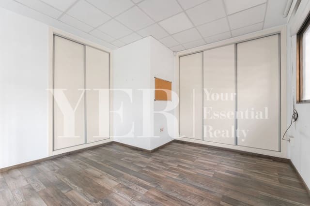 Kontor til leie i Barrio del Centro, Alicante by - € 1 800 (Ref: 9354243)