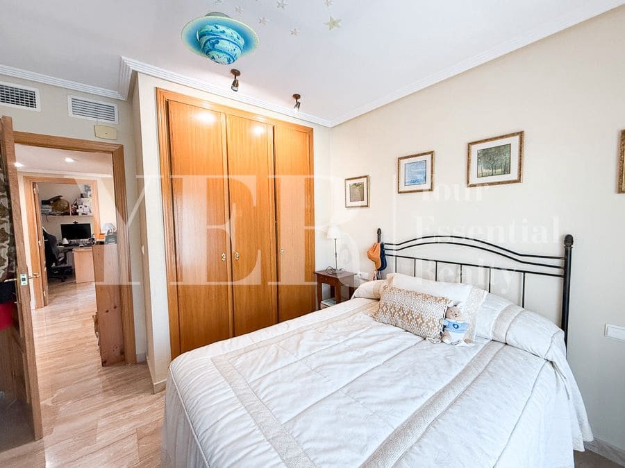 4 sypialnia Bungalow na sprzedaż w Miasto Alicante / Alacant z basenem garażem - 695 000 € (Ref: 9374844)