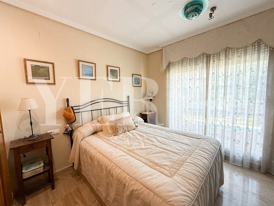 4 sypialnia Bungalow na sprzedaż w Miasto Alicante / Alacant z basenem garażem - 695 000 € (Ref: 9374844)