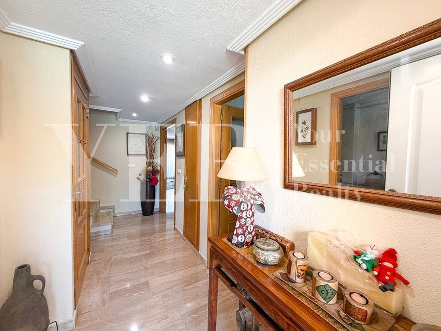 4 sypialnia Bungalow na sprzedaż w Miasto Alicante / Alacant z basenem garażem - 695 000 € (Ref: 9374844)