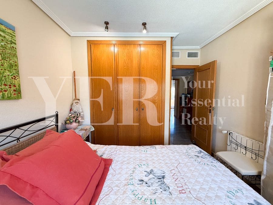 4 sypialnia Bungalow na sprzedaż w Miasto Alicante / Alacant z basenem garażem - 695 000 € (Ref: 9374844)