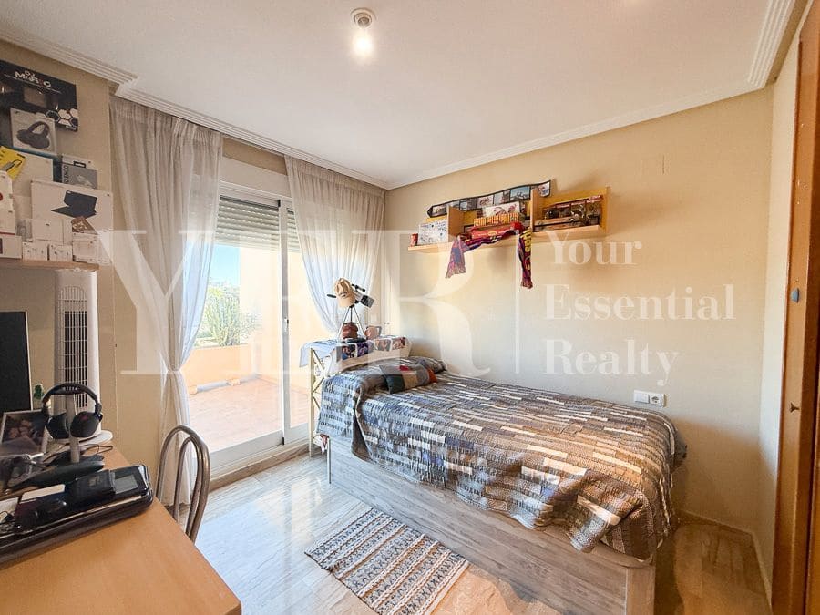 4 sypialnia Bungalow na sprzedaż w Miasto Alicante / Alacant z basenem garażem - 695 000 € (Ref: 9374844)