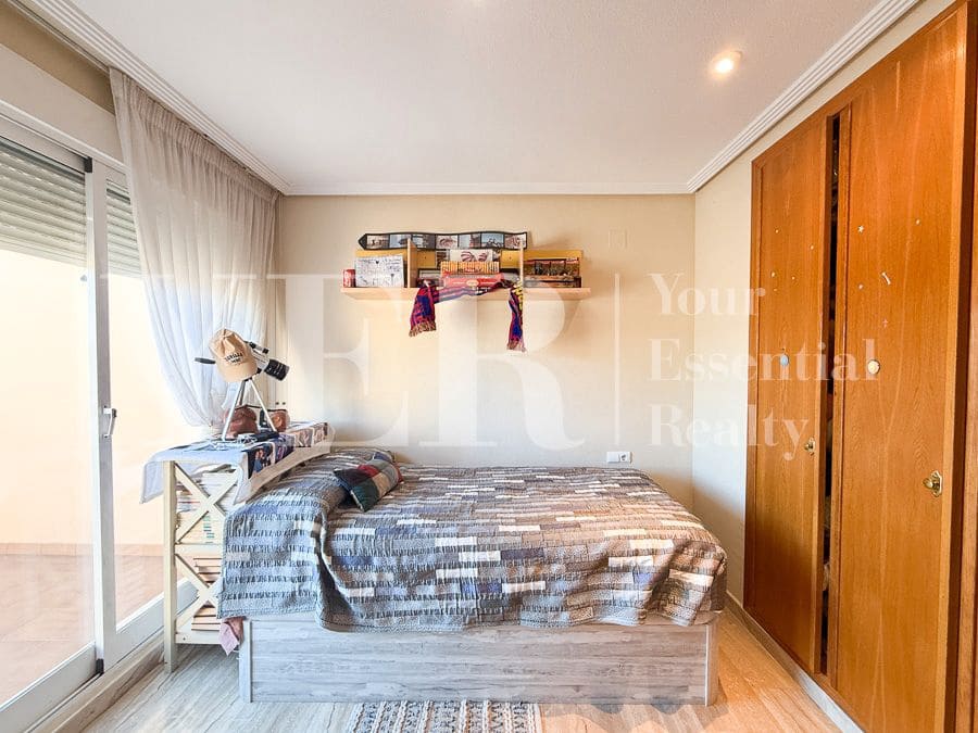 4 sypialnia Bungalow na sprzedaż w Miasto Alicante / Alacant z basenem garażem - 695 000 € (Ref: 9374844)