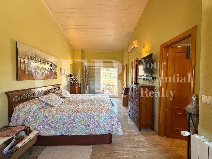 4 sypialnia Bungalow na sprzedaż w Miasto Alicante / Alacant z basenem garażem - 695 000 € (Ref: 9374844)