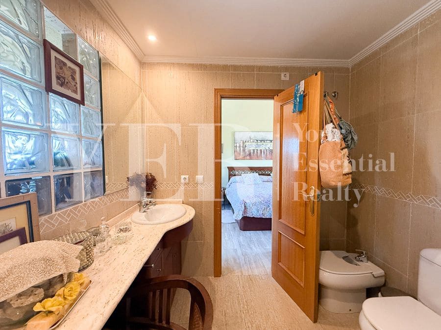 4 sypialnia Bungalow na sprzedaż w Miasto Alicante / Alacant z basenem garażem - 695 000 € (Ref: 9374844)