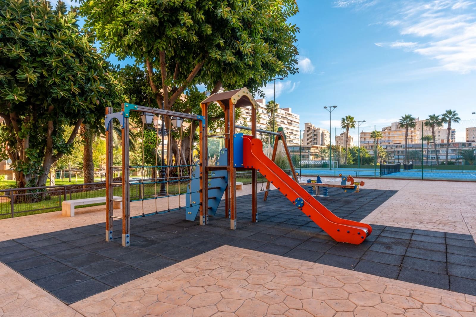 4 sovrum Lägenhet till salu i Alicante stad med pool garage - 398 000 € (Ref: 9388230)