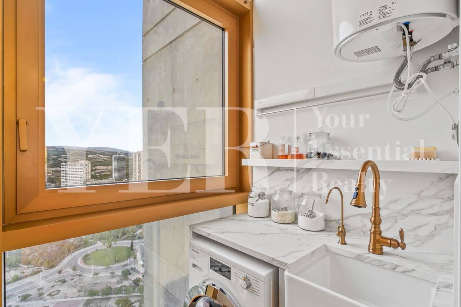 2 soveværelse Lejlighed til salg i Benidorm med swimmingpool garage - € 780.000 (Ref: 9435007)