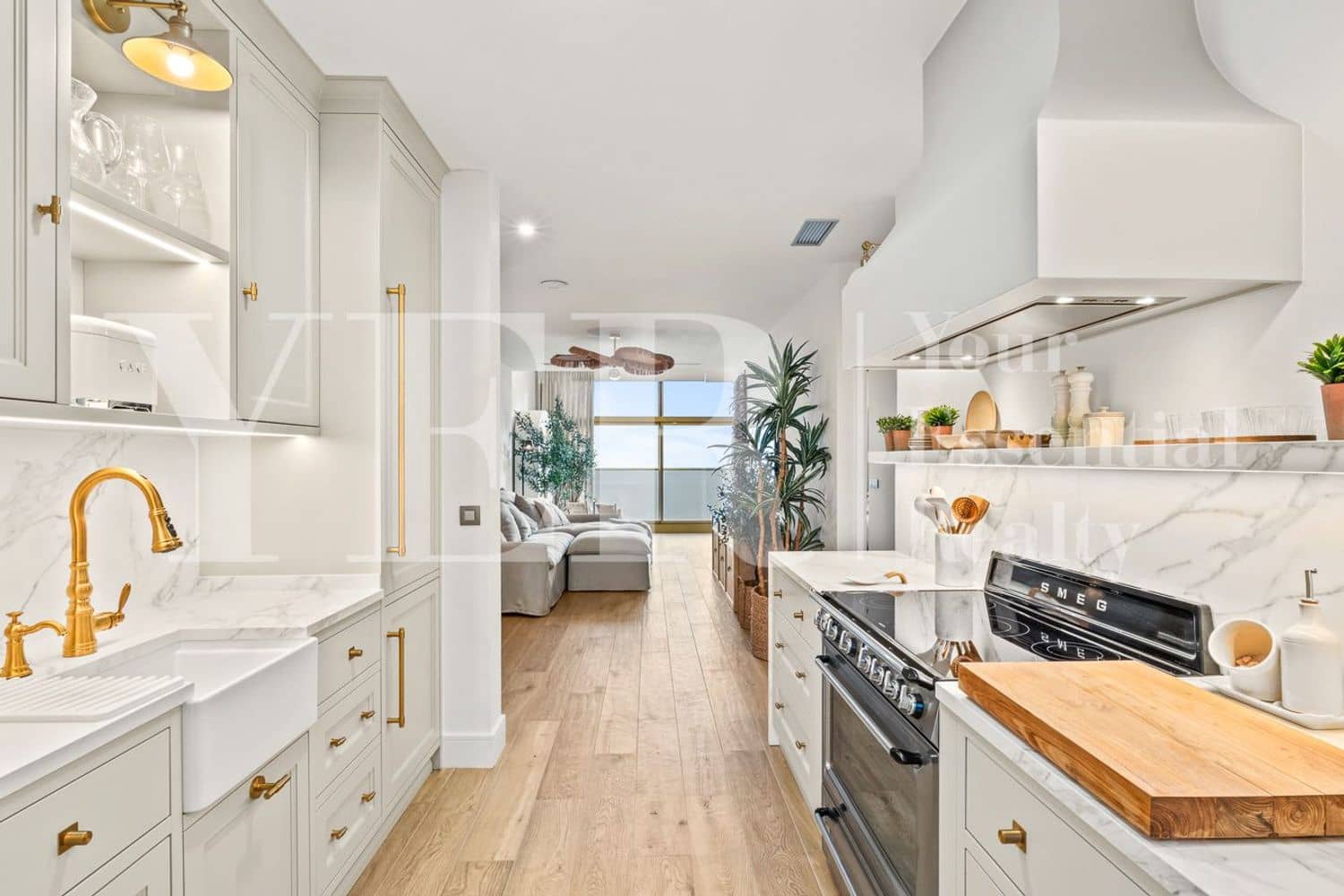 2 soveværelse Lejlighed til salg i Benidorm med swimmingpool garage - € 780.000 (Ref: 9435007)