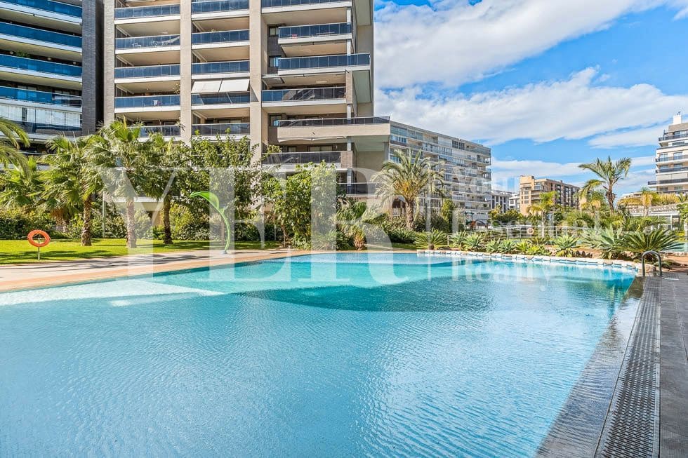3 quarto Apartamento de Praia para arrendar em Alicante cidade com piscina - 3 200 € (Ref: 9438723)