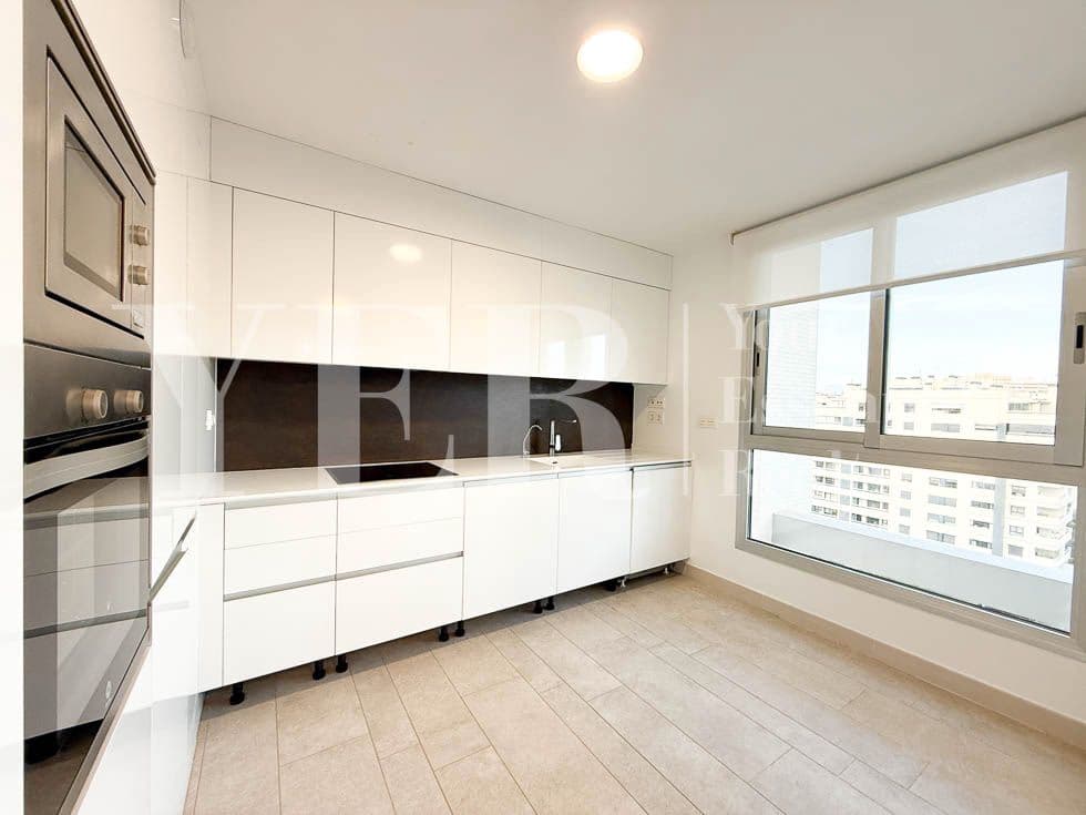 3 bedroom Beach Apartment for rent in Alicante / Alacant city with pool - € 3,200 (Ref: 9438723)