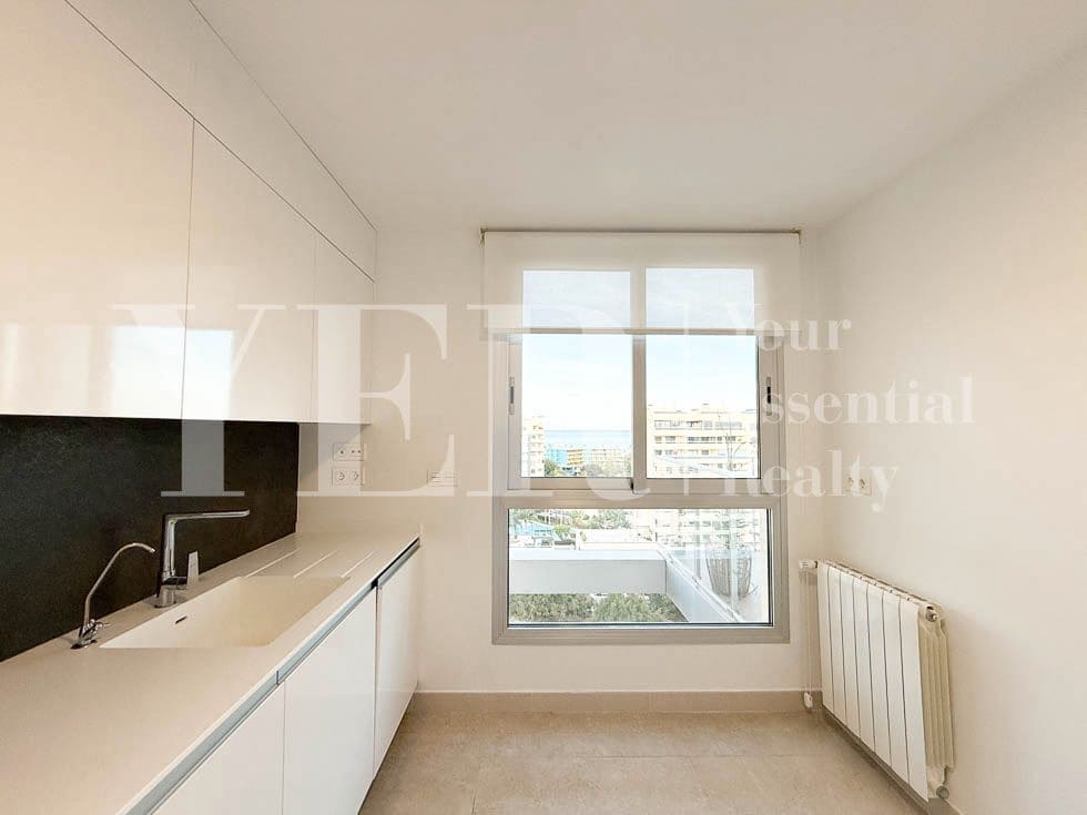 3 bedroom Beach Apartment for rent in Alicante / Alacant city with pool - € 3,200 (Ref: 9438723)