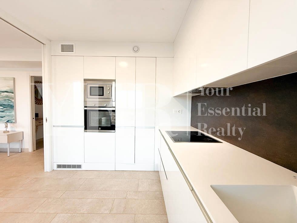 3 bedroom Beach Apartment for rent in Alicante / Alacant city with pool - € 3,200 (Ref: 9438723)