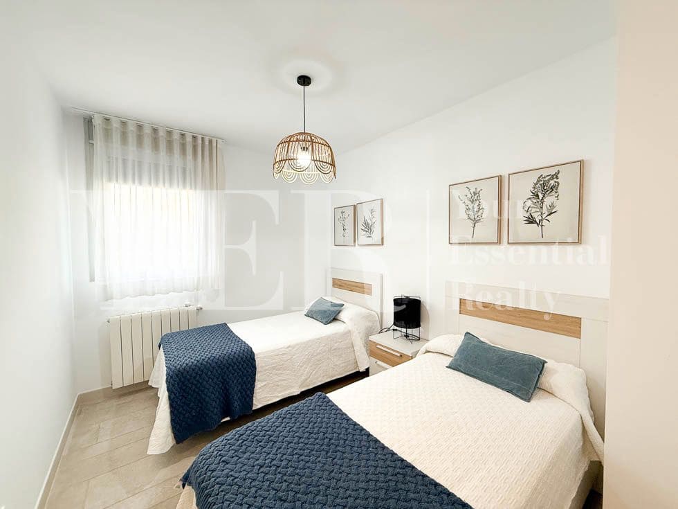 3 bedroom Beach Apartment for rent in Alicante / Alacant city with pool - € 3,200 (Ref: 9438723)