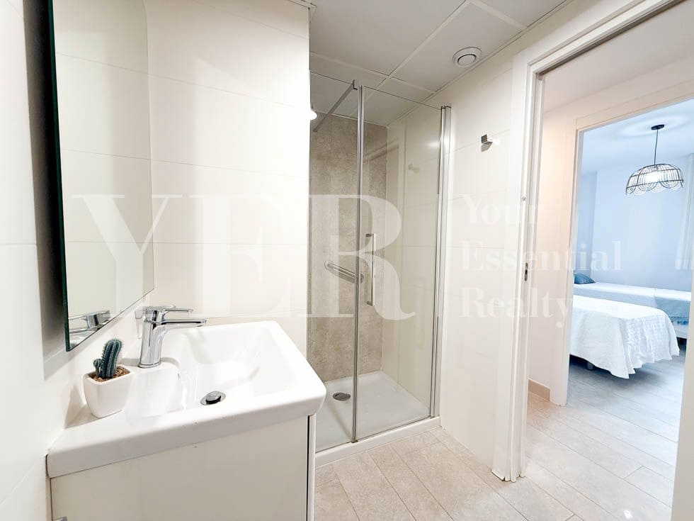 3 bedroom Beach Apartment for rent in Alicante / Alacant city with pool - € 3,200 (Ref: 9438723)