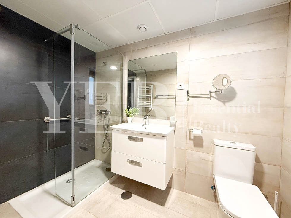 3 bedroom Beach Apartment for rent in Alicante / Alacant city with pool - € 3,200 (Ref: 9438723)