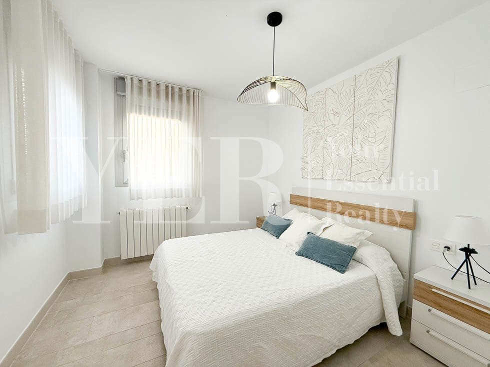 3 bedroom Beach Apartment for rent in Alicante / Alacant city with pool - € 3,200 (Ref: 9438723)