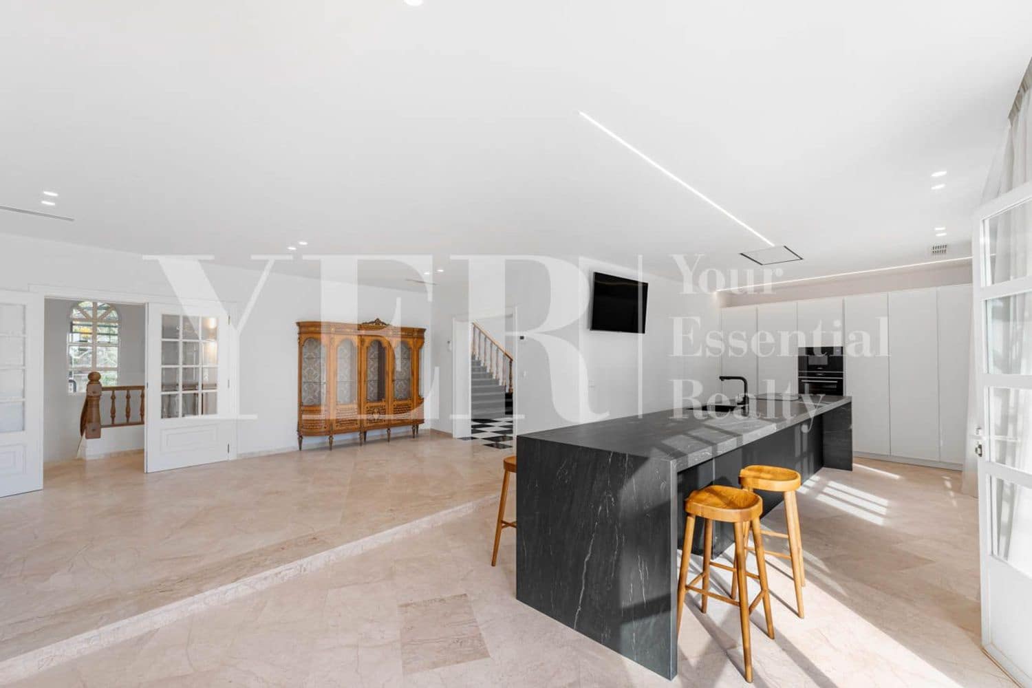 6 bedroom Villa for rent in Sedavi with pool garage - € 15,000 (Ref: 9562561)