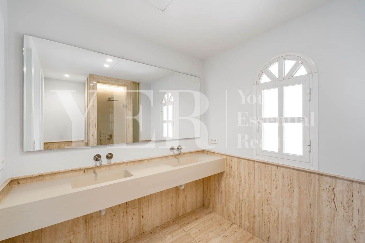 6 bedroom Villa for rent in Sedavi with pool garage - € 15,000 (Ref: 9562561)