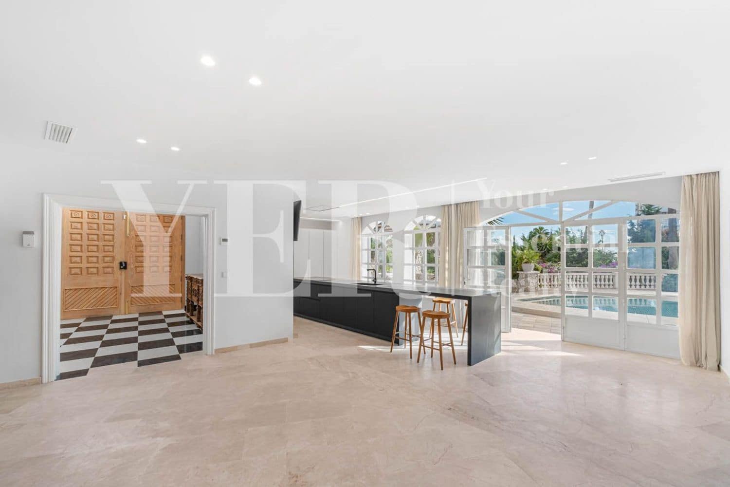 6 bedroom Villa for rent in Sedavi with pool garage - € 15,000 (Ref: 9562561)